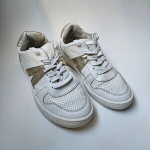 MIA Girl's Cortnee White Sneakers Size 2 US